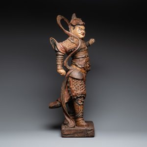A large Chinese polychrome-lacquered wooden figure of a Guardian King, 18/19th C. — 照片 5