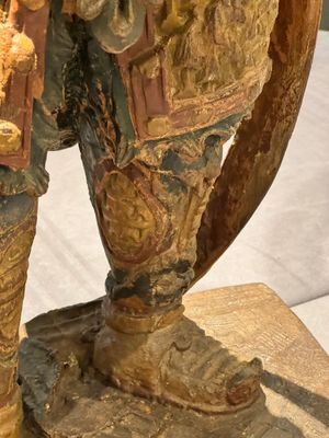 A large Chinese polychrome-lacquered wooden figure of a Guardian King, 18/19th C. — photo 11