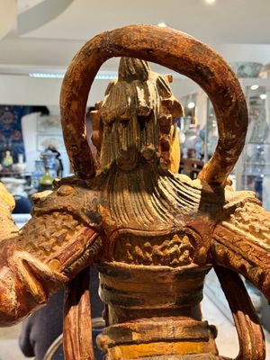 A large Chinese polychrome-lacquered wooden figure of a Guardian King, 18/19th C. — photo 13