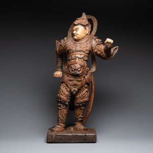 A large Chinese polychrome-lacquered wooden figure of a Guardian King, 18/19th C. — photo 2