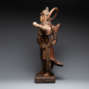 A large Chinese polychrome-lacquered wooden figure of a Guardian King, 18/19th C. — photo 3