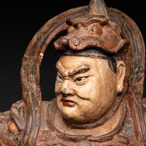 A large Chinese polychrome-lacquered wooden figure of a Guardian King, 18/19th C. — photo 7