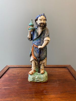 A large Chinese polychrome Shiwan pottery figure of Li Tieguai, 19th C. — foto 1