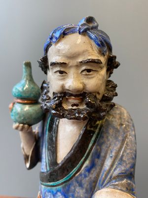 A large Chinese polychrome Shiwan pottery figure of Li Tieguai, 19th C. — foto 5