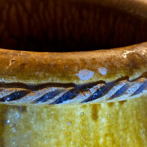 A large Chinese polychrome stoneware martaban jar and cover, Ming/Qing — 照片 23
