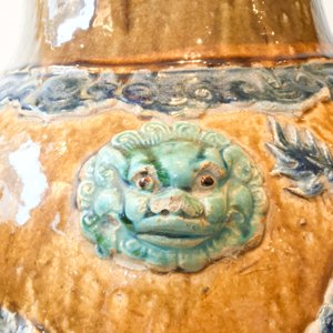 A large Chinese polychrome stoneware martaban jar and cover, Ming/Qing — 照片 32