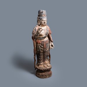 A large Chinese polychromed wooden figure of Guanyin, Qing/Republic — photo 1