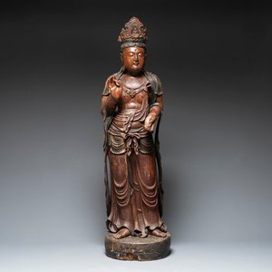 A large Chinese polychromed wooden sculpture of Guanyin, Republic — photo 1