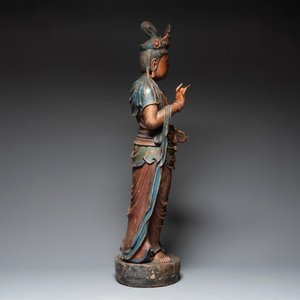 A large Chinese polychromed wooden sculpture of Guanyin, Republic — photo 4