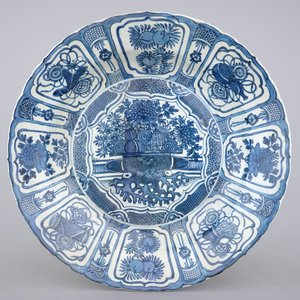 A large Chinese porcelain blue and white 'kraak' charger, Wan-Li, Ming Dynasty — foto 1