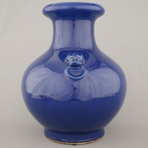 A large Chinese porcelain blue monochrome vase, Qianlong mark, 19th C. — photo 5