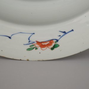 A large Chinese porcelain doucai dish, Kangxi or Yongzheng — photo 3