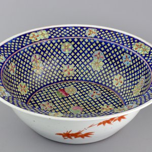 A large Chinese porcelain famille rose Peranakan Straits bowl, 19th C. — photo 2