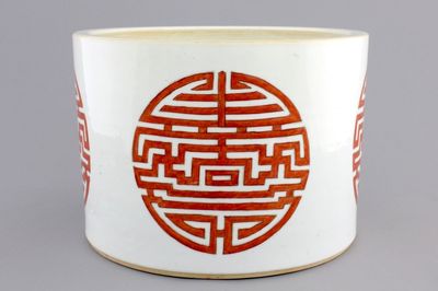 A large Chinese porcelain iron-red "Longevity" brush pot, 19/20th C.