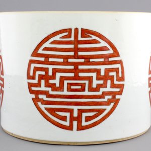 A large Chinese porcelain iron-red "Longevity" brush pot, 19/20th C. — foto 3
