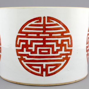 A large Chinese porcelain iron-red "Longevity" brush pot, 19/20th C. — foto 4