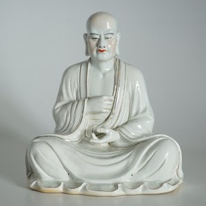 A large Chinese porcelain model of a seated Luohan, 20th C. — photo 8