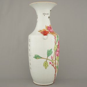 A large Chinese porcelain vase decorated with birds and floral branches, 19th C. — photo 5