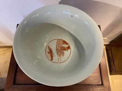 A large Chinese powder-blue and iron-red 'eight immortals' bowl, 19th C. — photo 5
