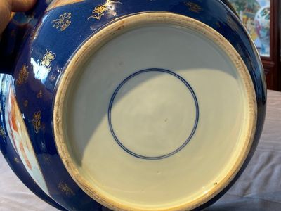 A large Chinese powder-blue and iron-red 'eight immortals' bowl, 19th C. — photo 10