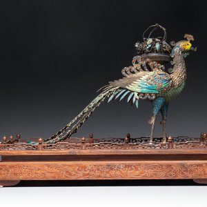 A large Chinese precious stone-inset and enamelled gilt-silver filigree peacock and flower basket on a wooden stand, Republic — photo 5