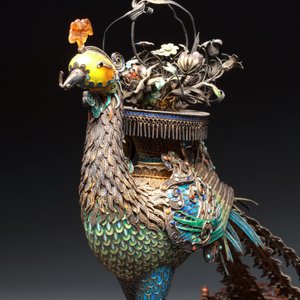 A large Chinese precious stone-inset and enamelled gilt-silver filigree peacock and flower basket on a wooden stand, Republic — photo 10