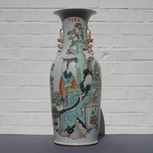 A large Chinese qianjiang cai vase with two ladies, 19/20th C. — photo 11