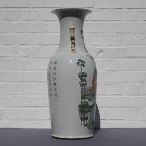 A large Chinese qianjiang cai vase with two ladies, 19/20th C. — photo 12