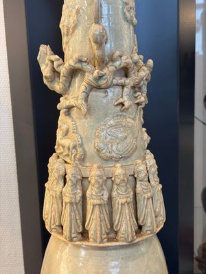 A large Chinese qingbai covered urn applied with immortals and a dragon, Northern Song — photo 7