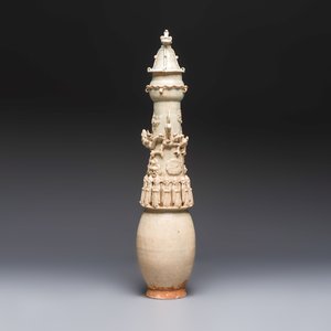 A large Chinese qingbai covered urn applied with immortals and a dragon, Northern Song — photo 3