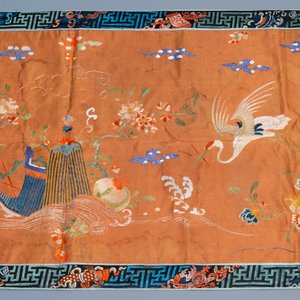 A large Chinese rectangular embroidered silk cloth, 19th C. — 照片 3