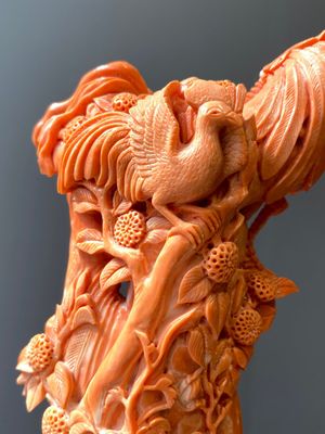 A large Chinese red coral group of a lady holding a cornucopia surrounded by children, 19/20th C. — photo 15