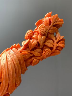 A large Chinese red coral group of a lady holding a cornucopia surrounded by children, 19/20th C. — photo 16