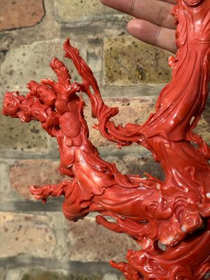 A large Chinese red coral group of female deities among clouds on wooden stand, 19/20th C. — 照片 11