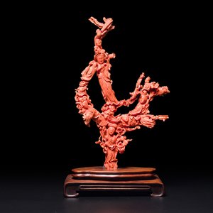A large Chinese red coral group of female deities among clouds on wooden stand, 19/20th C. — 照片 1