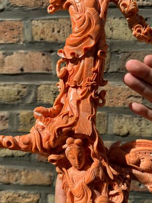 A large Chinese red coral group of female deities on wooden stand, 19/20th C. — 照片 3