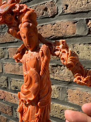 A large Chinese red coral group of female deities on wooden stand, 19/20th C. — 照片 8