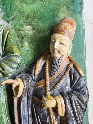 A large Chinese sancai-glazed architectural tile with two figures, Ming — photo 4