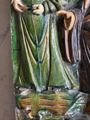 A large Chinese sancai-glazed architectural tile with two figures, Ming — photo 6