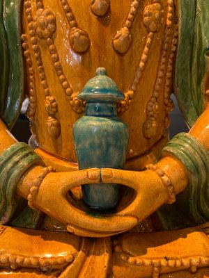 A large Chinese sancai-glazed Buddha, possibly from the Chengde Palace, Qianlong — photo 11