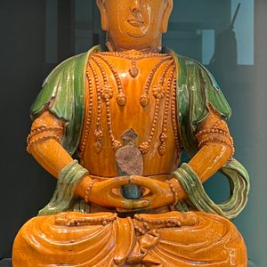 A large Chinese sancai-glazed Buddha, possibly from the Chengde Palace, Qianlong — photo 10