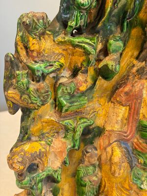 A large Chinese sancai-glazed Buddhist grotto with Guanyin and attendants, Ming — photo 5