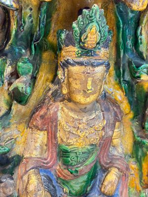 A large Chinese sancai-glazed Buddhist grotto with Guanyin and attendants, Ming — photo 6