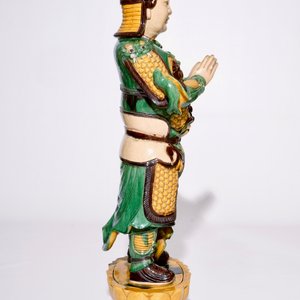 A large Chinese sancai-glazed model of a soldier in Ming style, 20th C. — photo 5