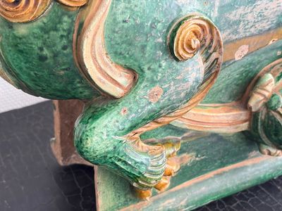 A large Chinese sancai-glazed pottery 'Buddhist Lion' roof tile, Ming — foto 13