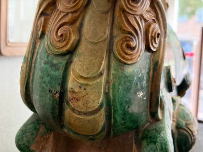A large Chinese sancai-glazed pottery 'Buddhist Lion' roof tile, Ming — foto 15