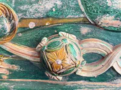 A large Chinese sancai-glazed pottery 'Buddhist Lion' roof tile, Ming — foto 16