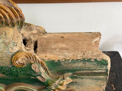 A large Chinese sancai-glazed pottery 'Buddhist Lion' roof tile, Ming — foto 19