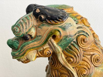 A large Chinese sancai-glazed pottery 'Buddhist Lion' roof tile, Ming — foto 2