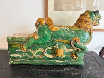 A large Chinese sancai-glazed pottery 'Buddhist Lion' roof tile, Ming — foto 23